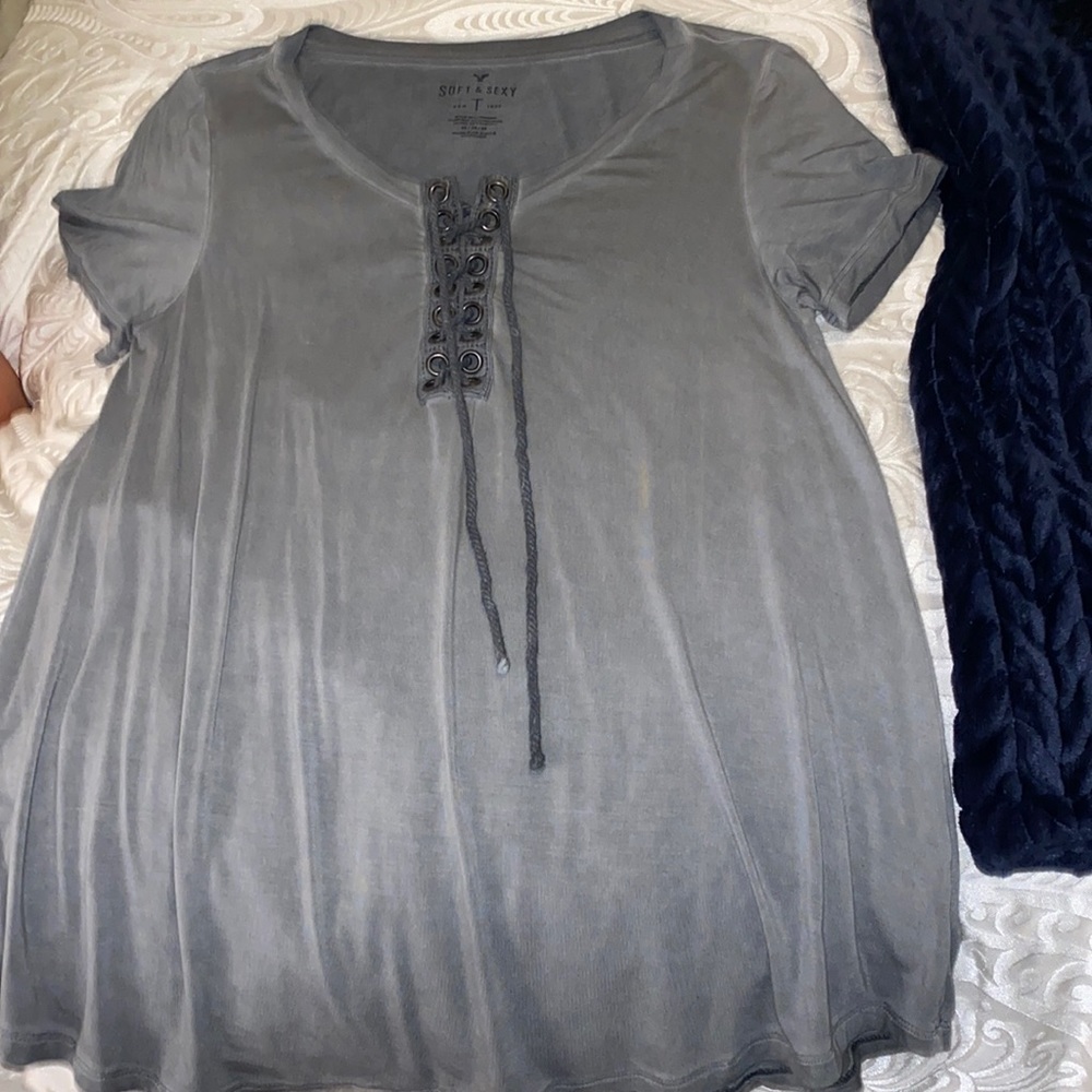 Medium grey top